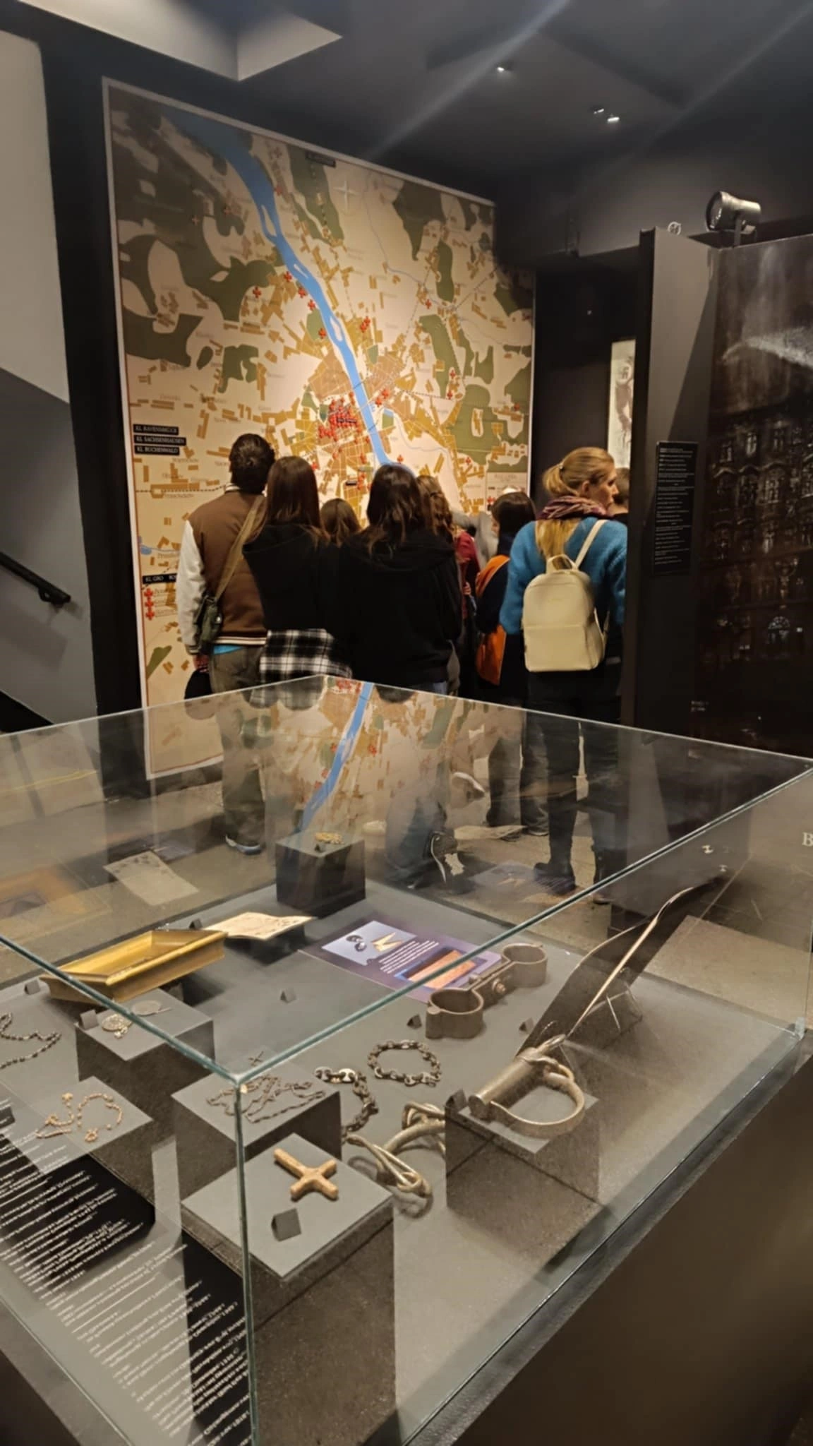 8 b - Wycieczka - Śladami bohaterów "Kamieni na szaniec" - zdjęcie 2