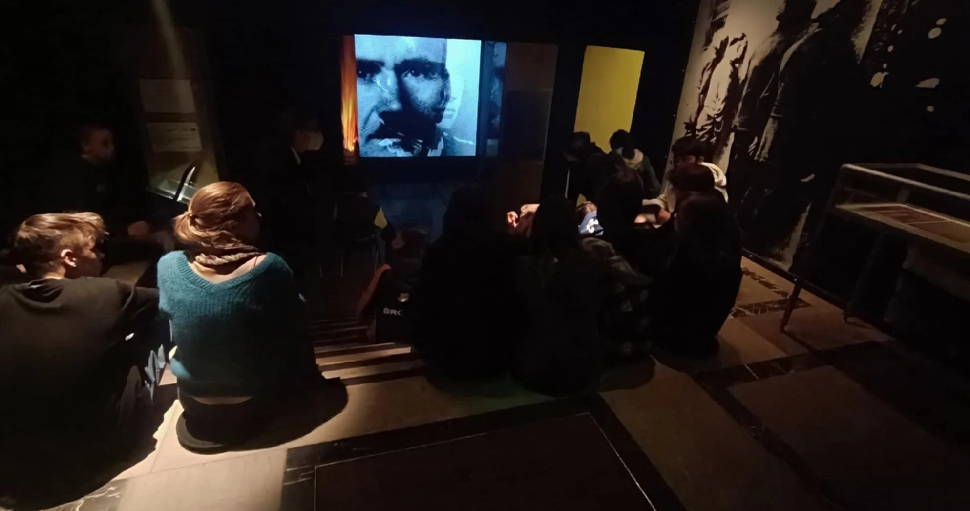 8 b - Wycieczka - Śladami bohaterów "Kamieni na szaniec" - zdjęcie 4