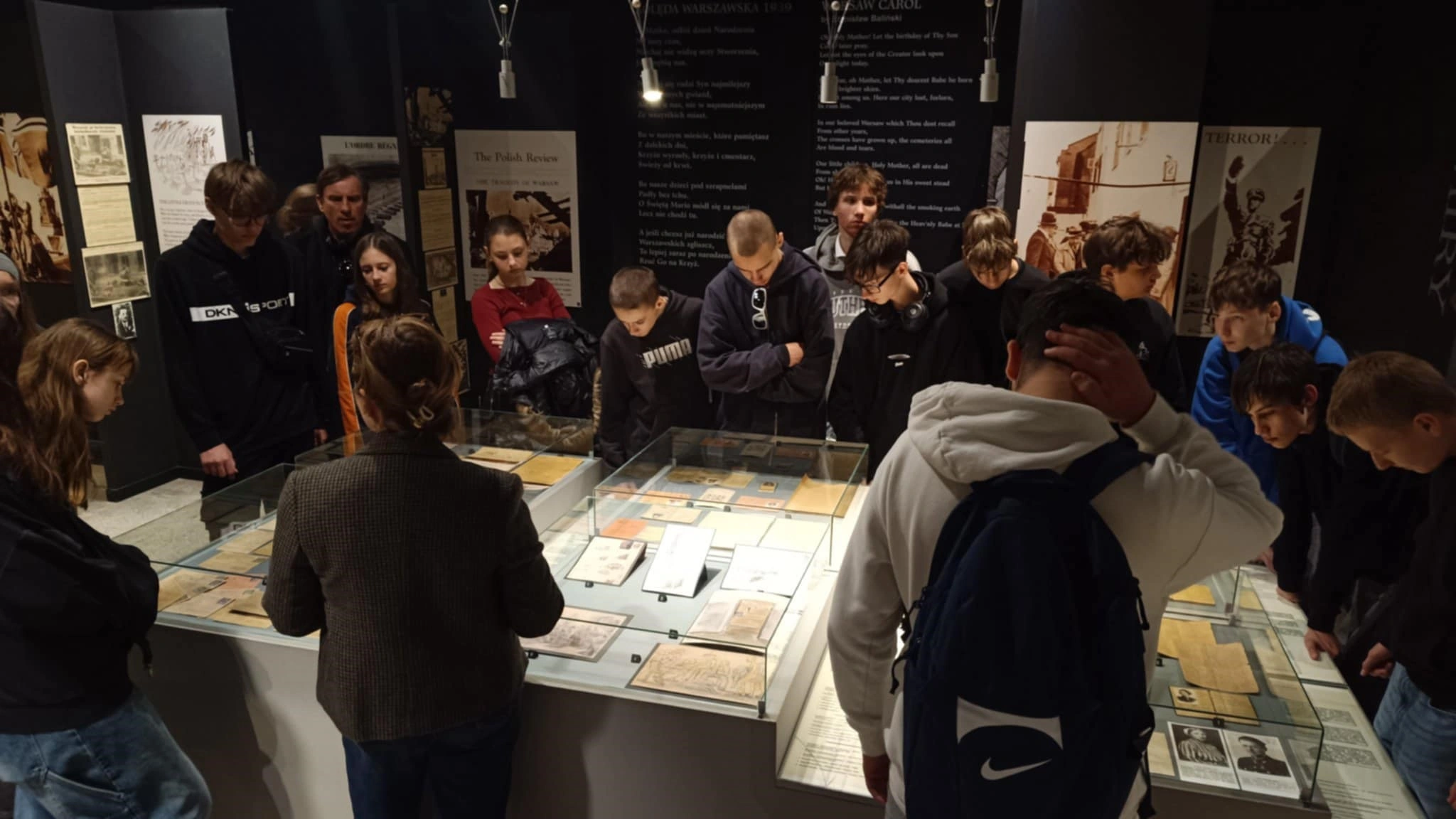 8 b - Wycieczka - Śladami bohaterów "Kamieni na szaniec" - zdjęcie 8